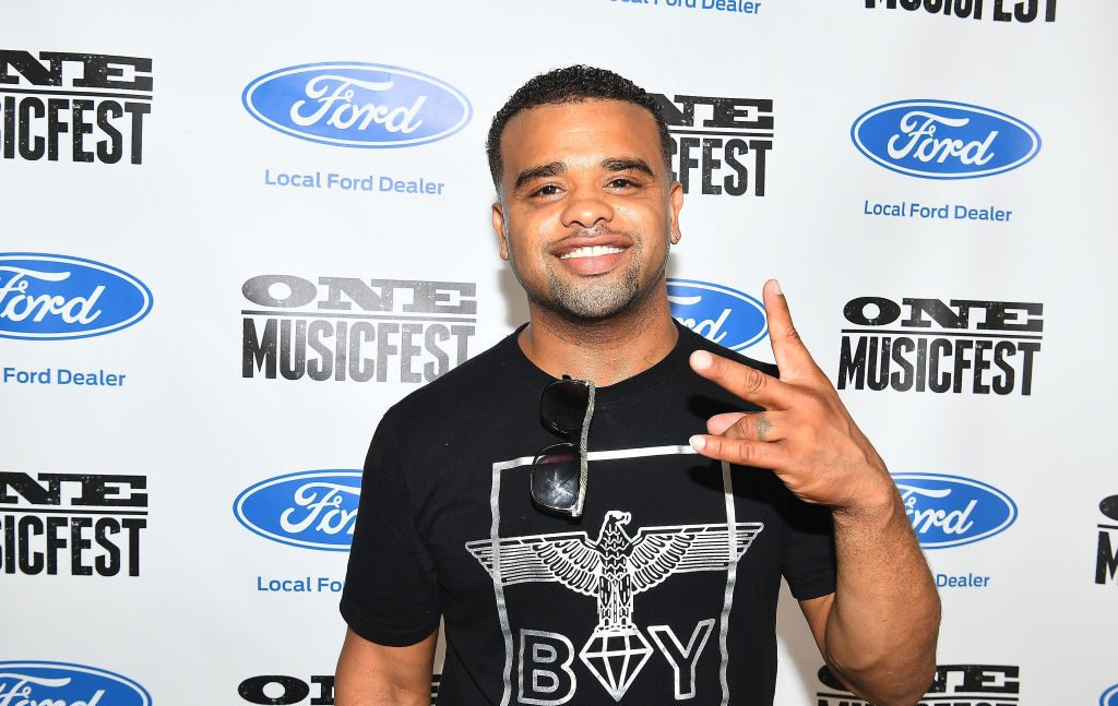  (WATCH) Raz B was filmed standing on the roof of a hospital after posting a video addressing feelings of insecurity.  The police intervene 

