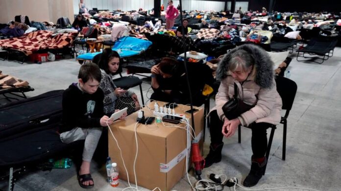 Poland closes biggest refugee centre for Ukrainians