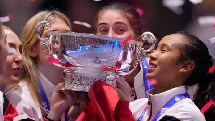 Canada&#39;s Leylah Fernandez, right, holds the trophy with member of her team after wining the final singles tennis match against Italy&#39;s Jasmine Paolini, during the Billie Jean King Cup finals in La Cartuja stadium in Seville, southern Spain, Spain, Sunday, Nov. 12, 2023. (AP Photo/Manu Fernandez)