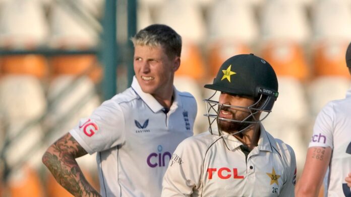 Pakistan vs England: Second Test hangs in balance after tourists lose two wickets chasing 297 to complete series victory